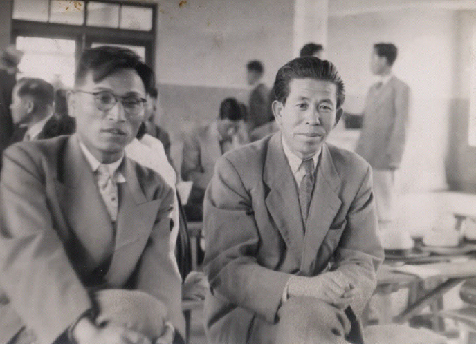 Mr. Insil Lee, with co-workers