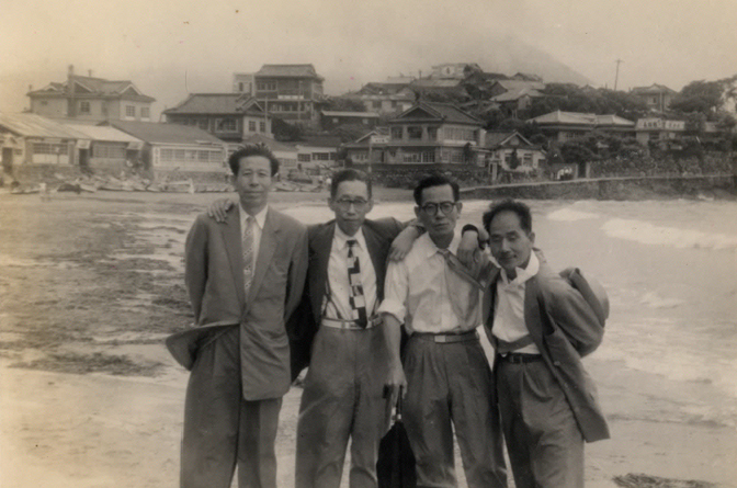 Mr. Insil Lee, with co-workers