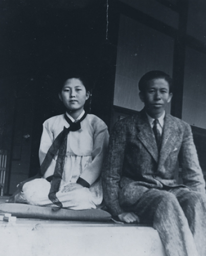 Mr. Insil Lee with his family