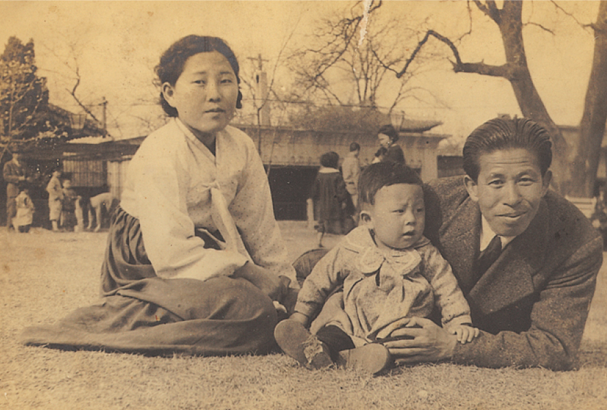 Mr. Insil Lee with his family